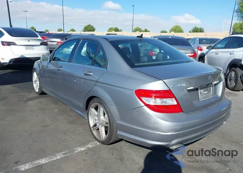 2010 Mercedes-Benz C 300 Sport z USA, uszkodzony, nr VIN WDDGF5EB6AF359474
